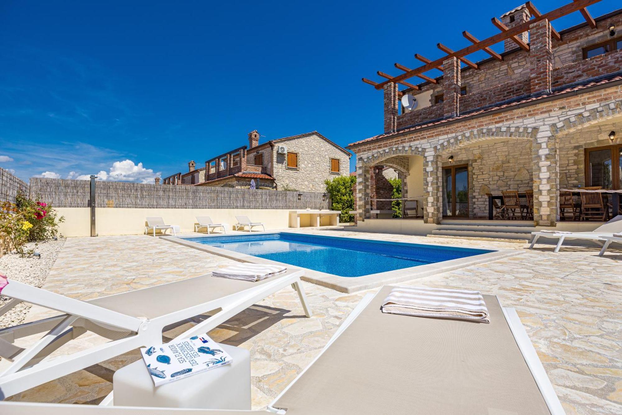Villa Brioni With Pool By Rentistra Cabrunici Buitenkant foto